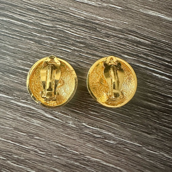 Vintage Authentic Chanel Clip-On Earrings - Picture 3 of 8